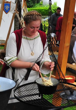 Yolanda kocht Käsespätzle