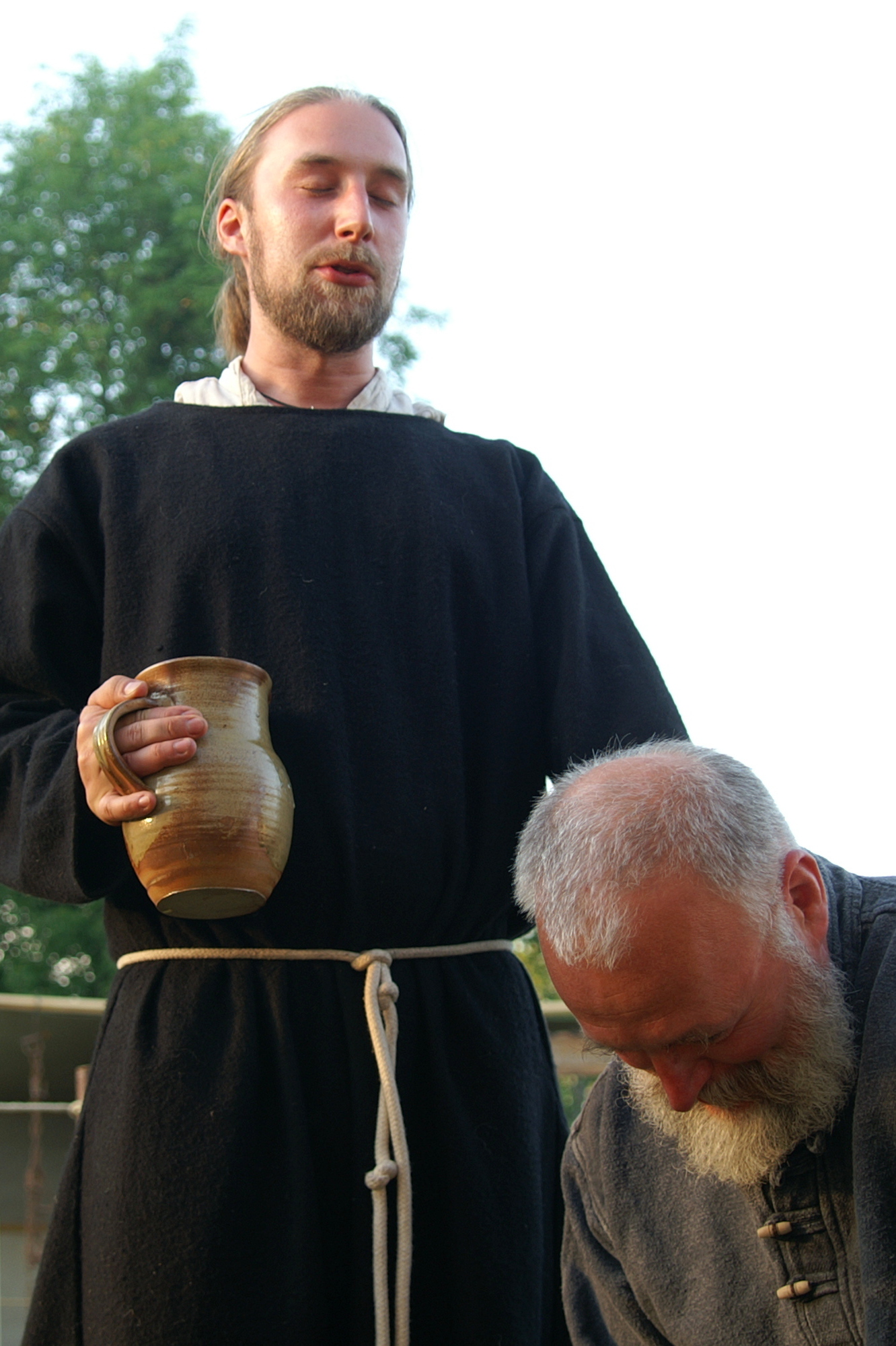 Bruder Barthel waltet seines Amtes
